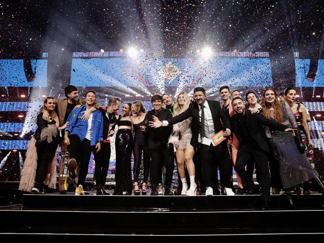 Las redes enloquecen con la actuación de Abraham Mateo en LOS40 Music  Awards Santander 2023