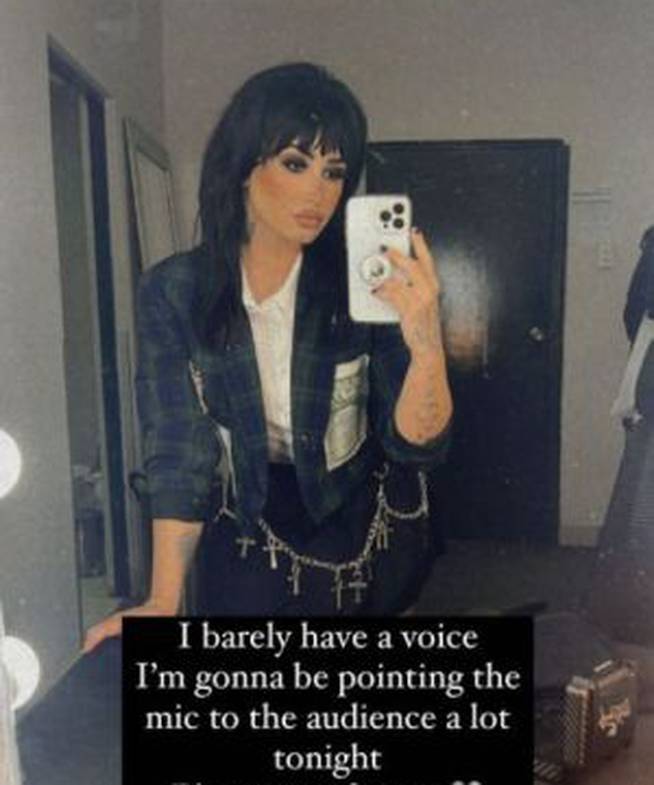 Demi Lovato antes de subir al escenario