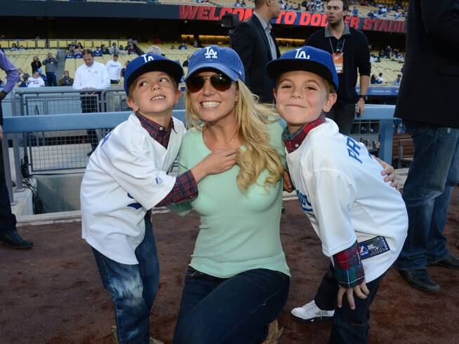 Britney Spears junto a sus hijos, Jayden James y Sean Preston Federline, en Los Ángeles, California, en 2013.