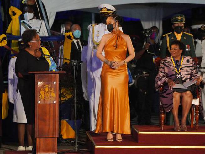 Rihanna en la ceremonia por la nueva República de Barbados.