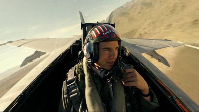 Tom Cruise volando en &#039;Top Gun Maverick&#039;.