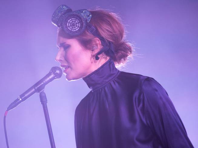 Nina Persson de The Cardigans, durante una actuación en el O2 Academy en Glasgow en diciembre de 2018.