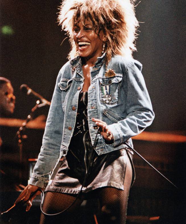 Tina Turner en un concierto en Londres en 1985