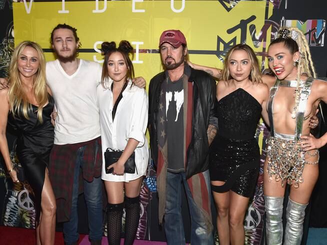 LOS ANGELES, CA - AUGUST 30:  (L-R) Producer Tish Cyrus, actors Braison Cyrus, Noah Cyrus, recording artist Billy Ray Cyrus, actress Brandi Glenn Cyrus and host Miley Cyrus attend the 2015 MTV Video Music Awards at Microsoft Theater on August 30, 2015 in Los Angeles, California.  (Photo by John Shearer/Getty Images)