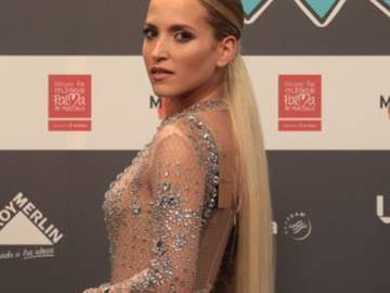 ¡Tierra, trágame! Ana Fernández llega a LOS40 Music Awards 2021 con la etiqueta del vestido puesta