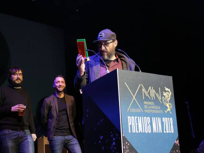 Jota recoge el premio a Mejor producción por el más reciente disco de Los Planetas