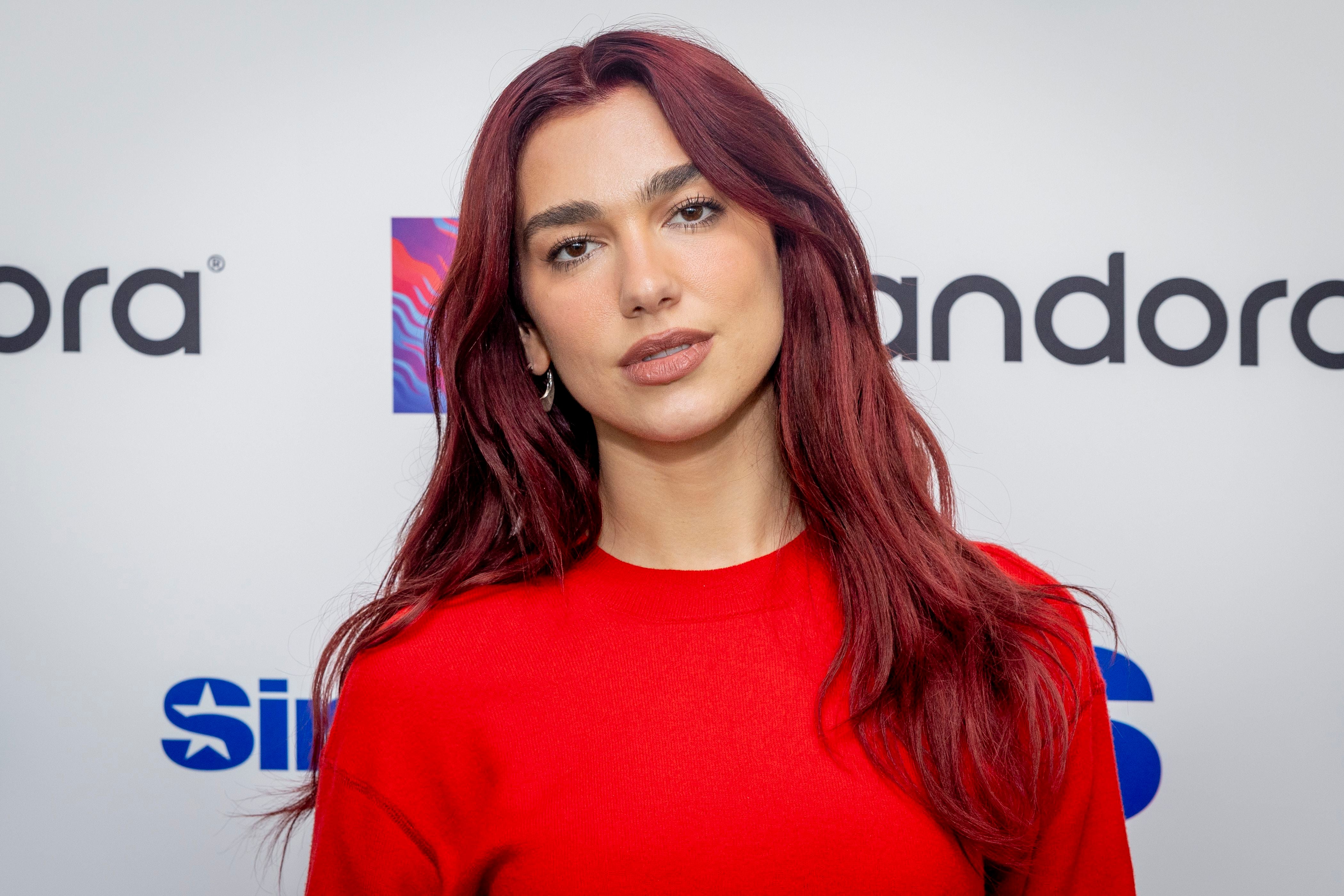 Dua Lipa filtra su número de teléfono y si le escribes, ¡ella te contesta!  | Redes | LOS40