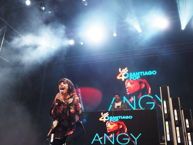Angy en LOS40 Santiago Pop.