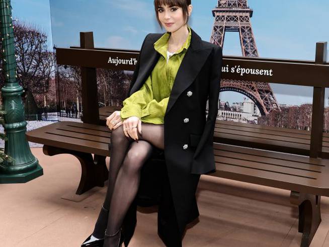 Lily Collins en la promoción de la tercera temporada de Emily en Paris