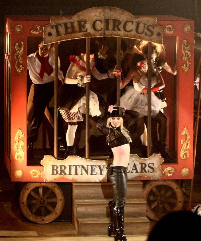 Britney Spears en su actuación en el programa de la ABC Good Morning America en 2008.