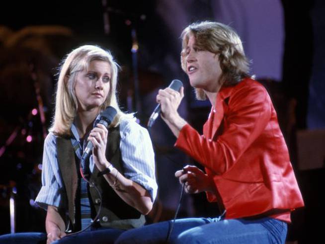 Andy Gibb y Olivia Newton-John, en 1979.