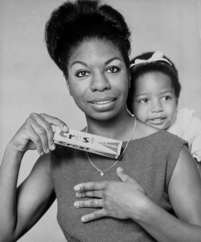 Nina Simone junto a su hija Lisa Celeste Stroud.  