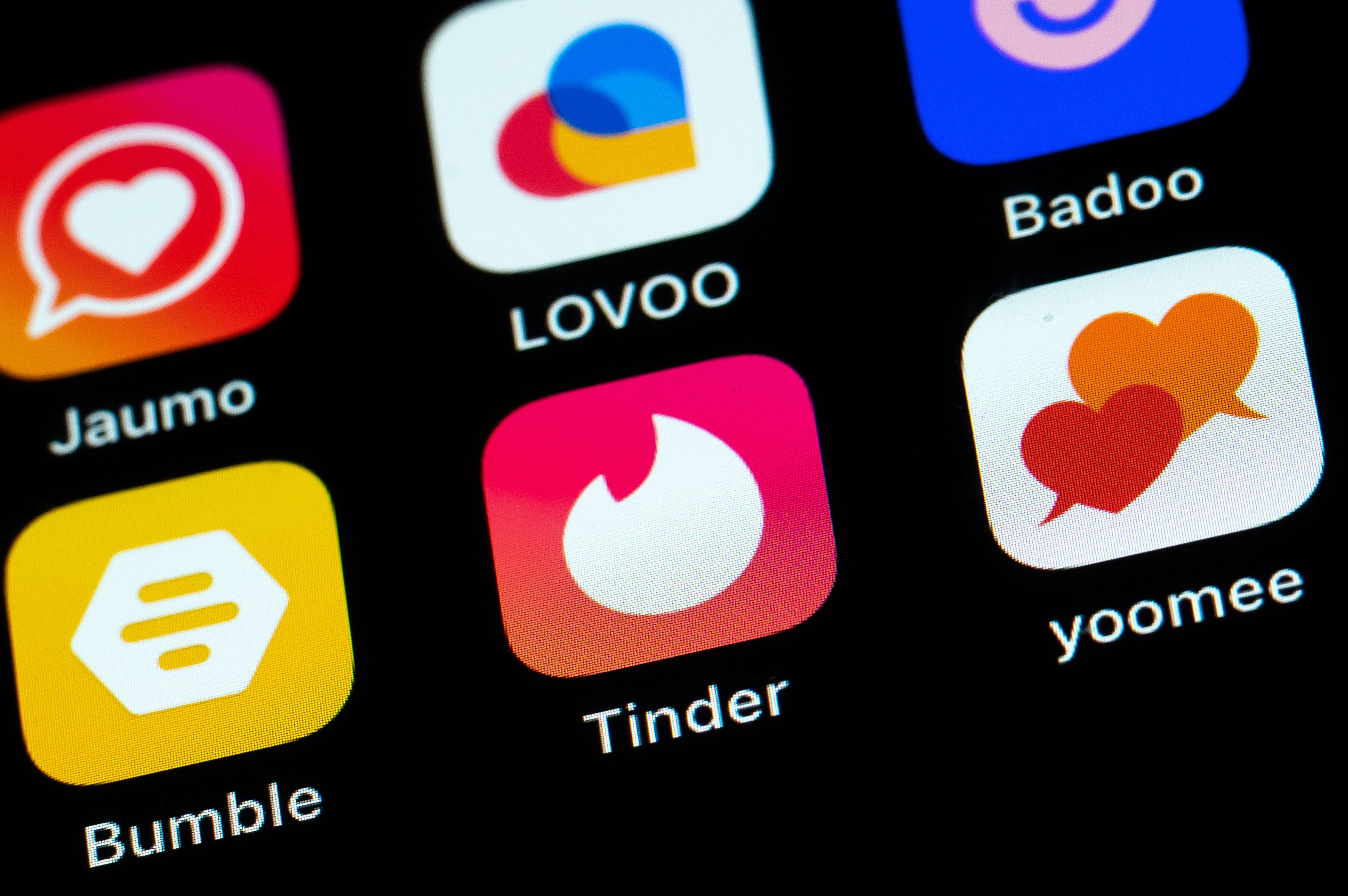 Qué es y cómo funciona Bumble? Guía de la app de citas que le hace la  competencia a Tinder | LOS40