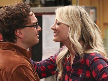 Kaley Cuoco y Johnny Galecki (The Big Bang Theory) hablan del romance real que tuvieron fuera de la serie
