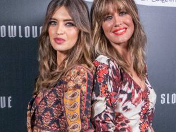 Sara Carbonero e Isabel Jiménez presentan su nueva colección de SlowLove y parecen gemelas