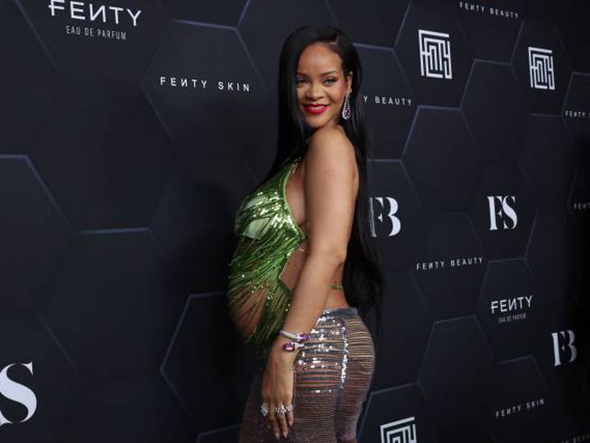 Rihanna en la alfombra roja.