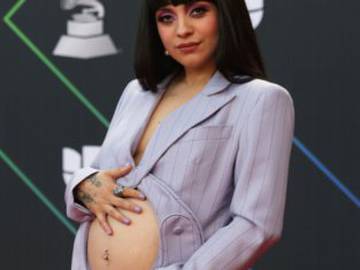 Mon Laferte y Evaluna lucen su embarazo en la alfombra de los Grammy Latinos