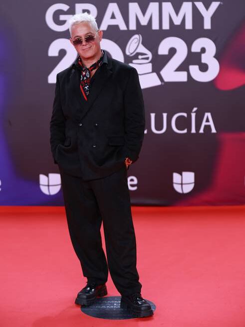 Alejandro Sanz posando durante el photocall previo a la gala de entrega de los Latin Grammy 2023, en el Palacio de Congresos de Sevilla.