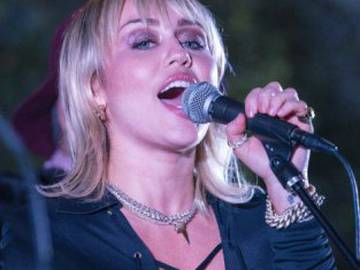 Miley Cyrus versiona la mítica ‘Zombie’ de The Cranberries