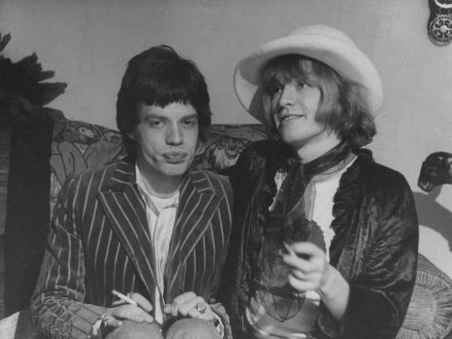 Mick Jagger y Brian Jones, miembros de los Rolling Stones, en 1967.
