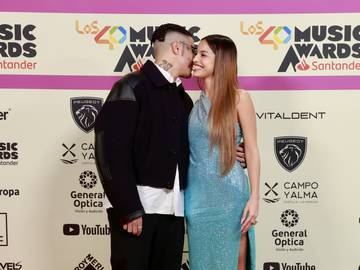 Duki y Emilia, los reyes de la alfombra roja de LOS40 Music Awards Santander 2023