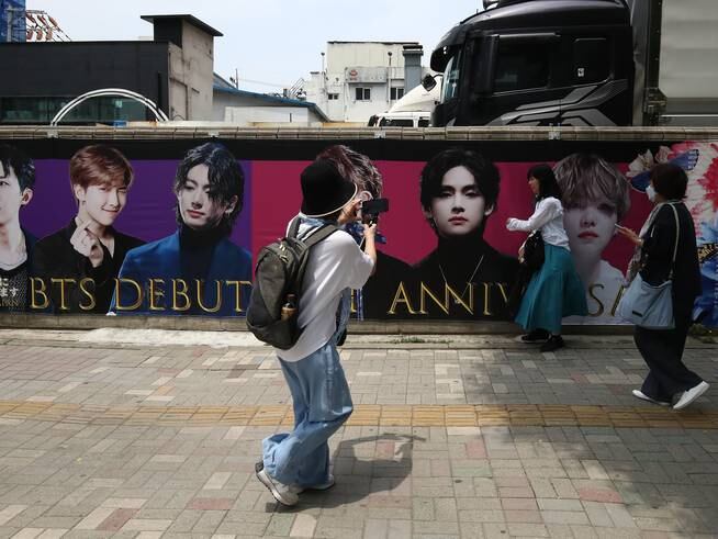 Fans celebran el décimo aniversario de BTS en Seúl / Chung Sung-Jun (Getty Images)