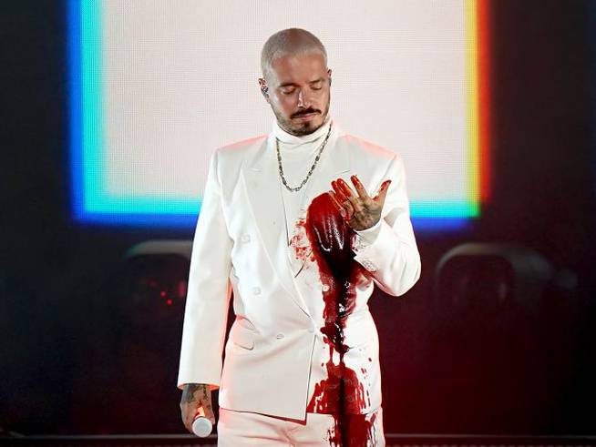El corazón de J Balvin sangra en los Premios Grammy Latinos 2020.