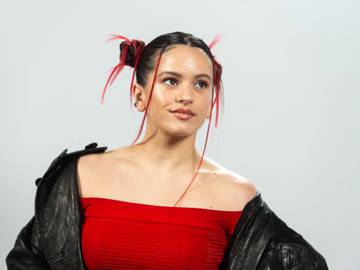 Todas las teorías sobre la actuación de Rosalía en los Latin Grammy