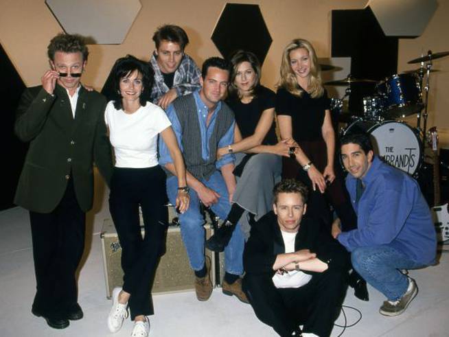 El cast de &#039;Friends&#039; junto con The Rembrandts, el grupo de su banda sonora.