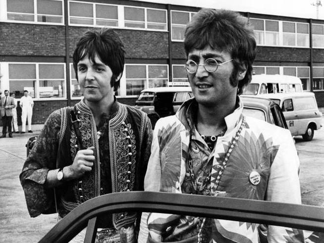 Paul McCartney y John Lennon en el año 1967.