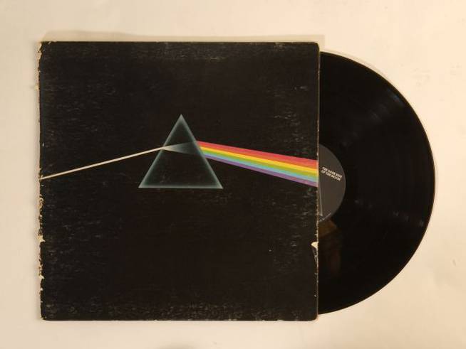 Pink Floyd The Dark Side Of The Moon 50 Aniversario en formato Vinilo.  Lanzado originalmente en 1973 y convirtiéndose en uno de los…