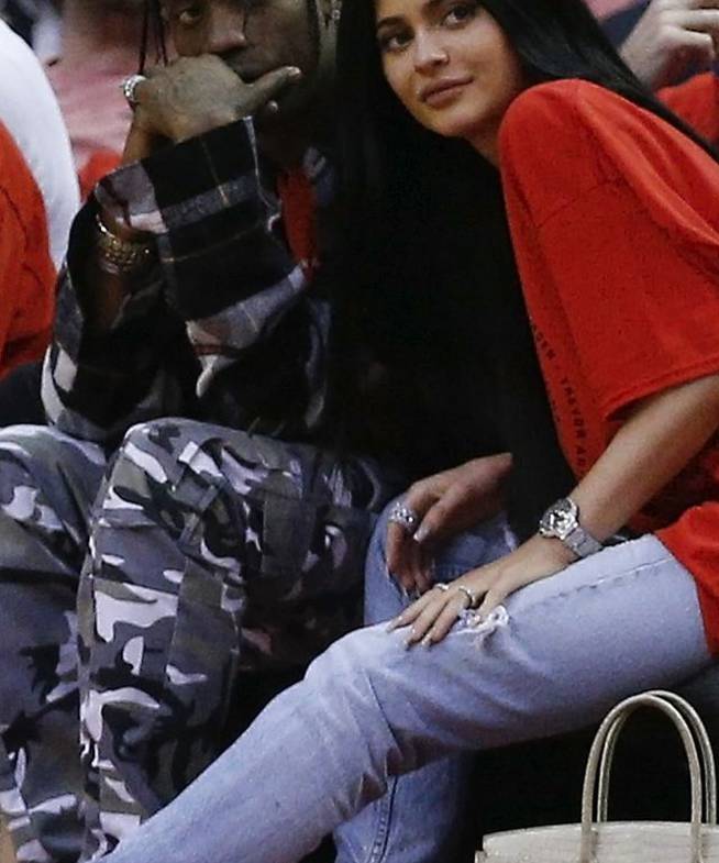 En abril Kylie Jenner y Travis Scott ya iban juntos a ver basket.