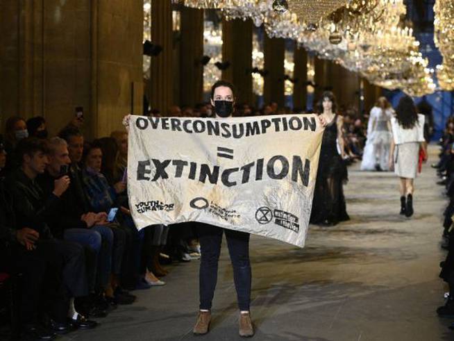 Activista boicotea desfile de modas de Louis Vuitton