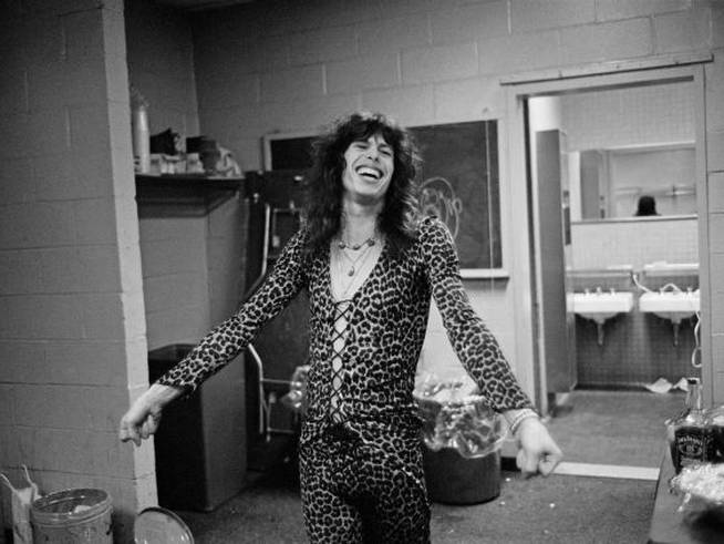 El cantante Steven Tyler antes de subirse al escenario del Madison Square Garden en 1976. 