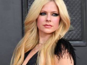 Avril Lavigne vuelve 20 años al pasado para recrear la portada de ‘Let Go’