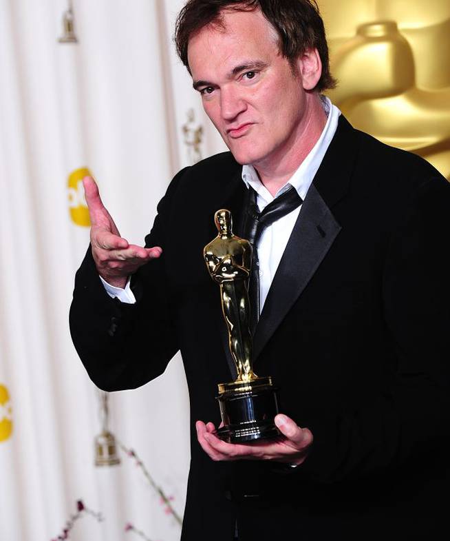 Quentin Tarantino con el Oscar al Mejor Guion Original por su película &#039;Django Unchained&#039;.