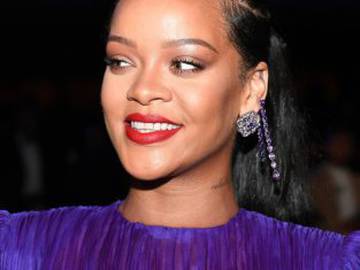 Rihanna cumple con la tradición y bromea sobre su disco en 2021