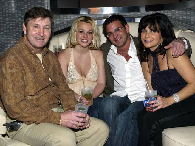 Britney Spears junto a su padre Jamie, su hemano Bryan y su madre Lynne, en una imagen de archivo. 
