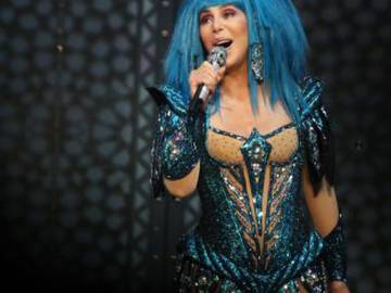 Los 75 años de Cher, la diva del pop que se hizo a sí misma