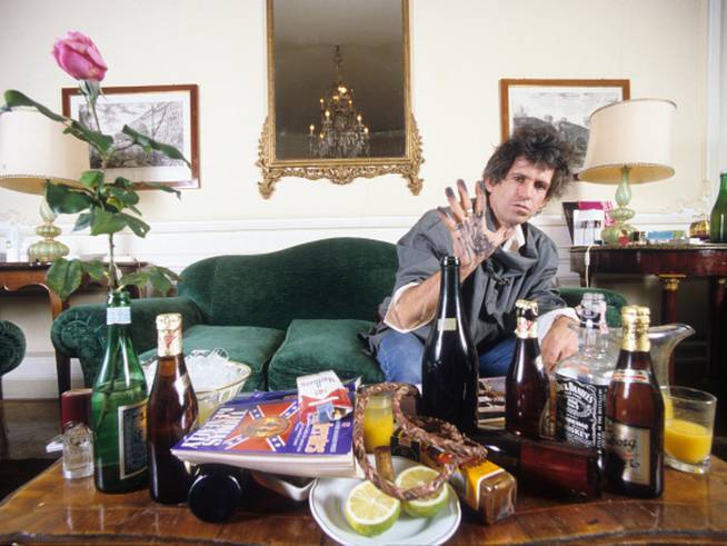 El guitarrista de los Rolling Stones, Keith Richards, en el Hotel Excelsior, de Roma en 1984.