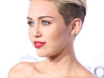 Miley Cyrus desvela Prisoner, su canción con Dua Lipa, y el resto de temas de Plastic hearts