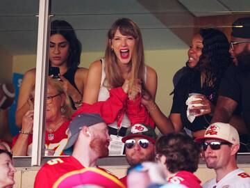 Taylor Swift anima eufórica a Travis Kelce, jugador de la NFL, y todos piensan lo mismo