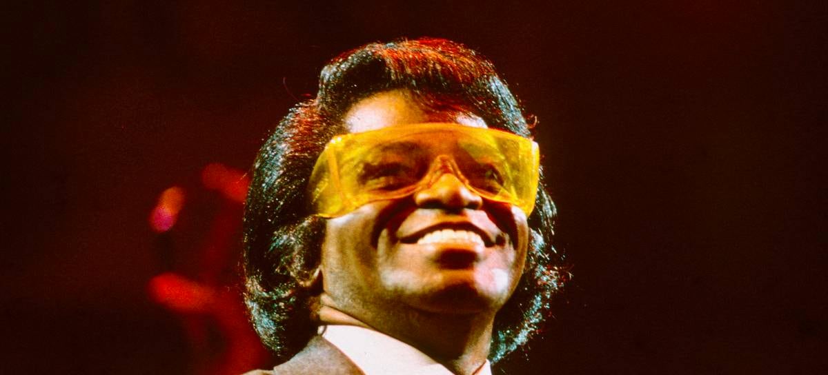 El cantante de funk, soul y R&B James Brown en el Royal Albert Hall de Londres en 1988.