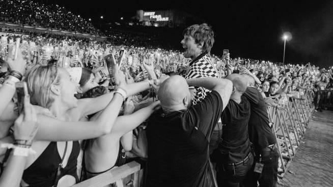 Louis con los fans en su concierto de Fuengirola.