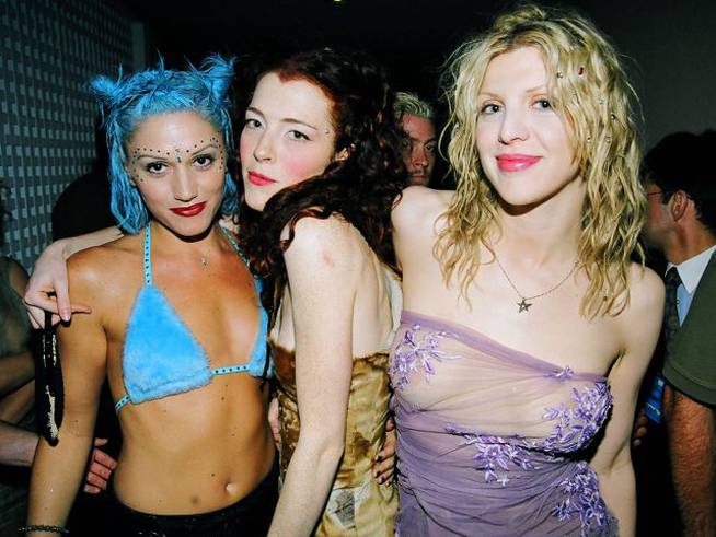 Gwen Stefani, Melissa Auf der Maur y Courtney Love en 1998.