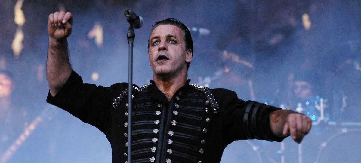 Till Lindemann, vocalista de Rammstein, durante un concierto del grupo en Holanda, en 2005.