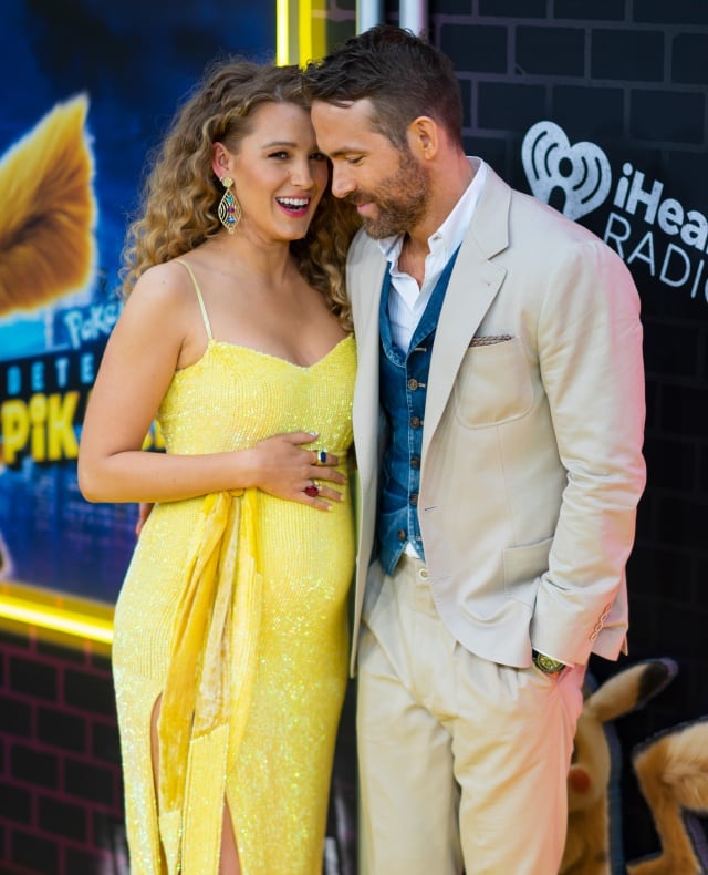 Blake Lively y Ryan Reynolds posan en la alfombra roja