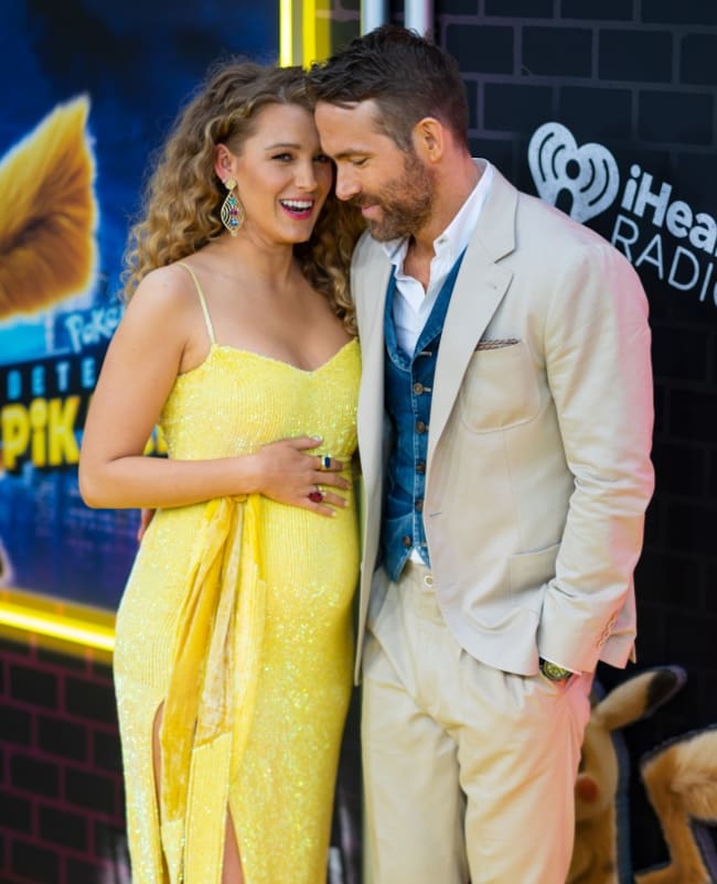 Blake Lively y Ryan Reynolds posan en la alfombra roja