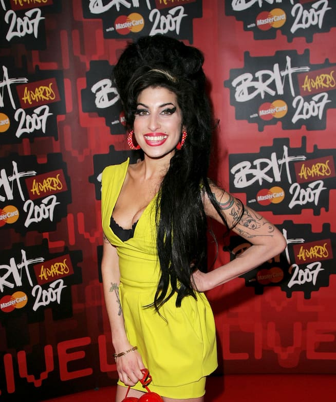 Amy Winehouse a su llegada a los Brit Awards 2007.