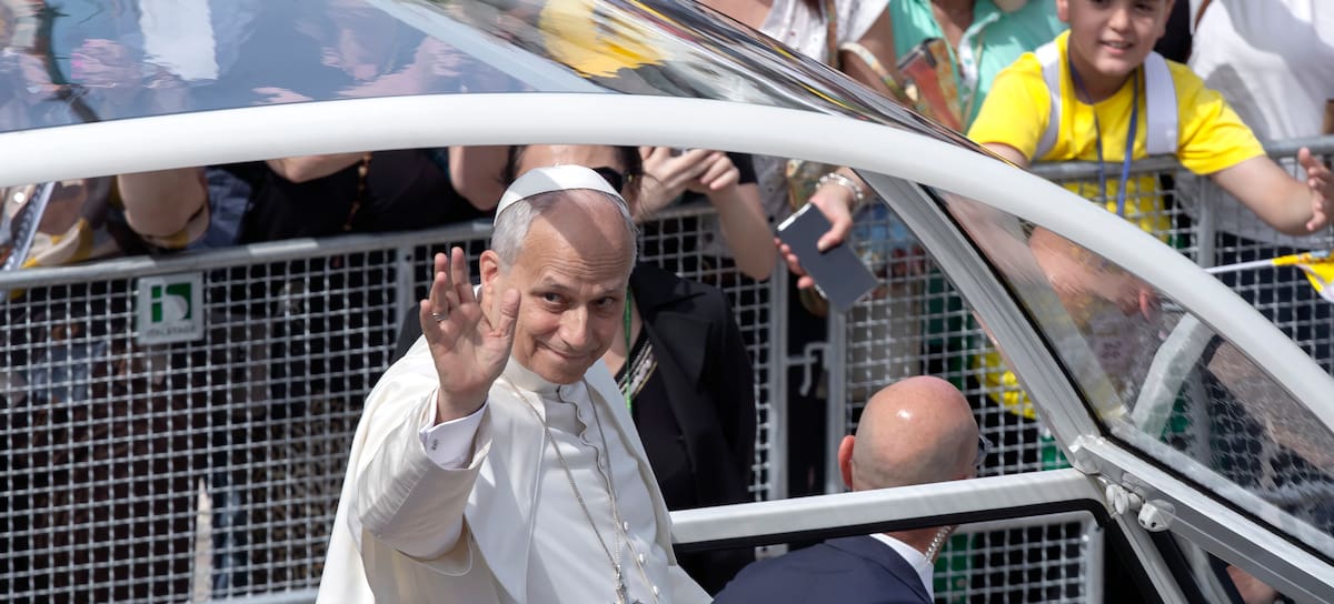 Papa León XIV en el papamóvil